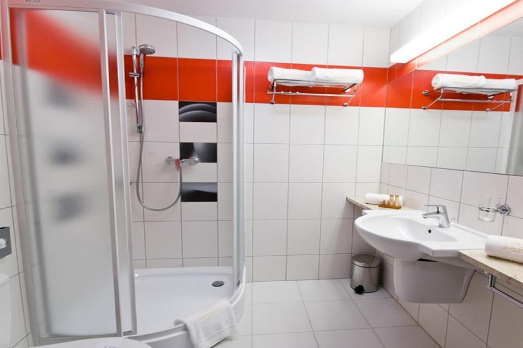 Hotel Poznanski A2 Luboń Rum bild