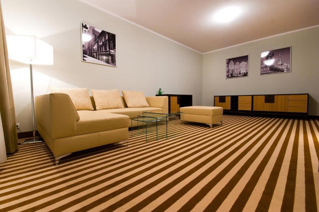 Hotel Poznanski A2 Luboń Rum bild