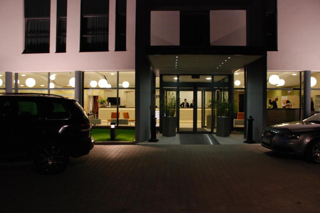Hotel Poznanski A2 Luboń Exteriör bild